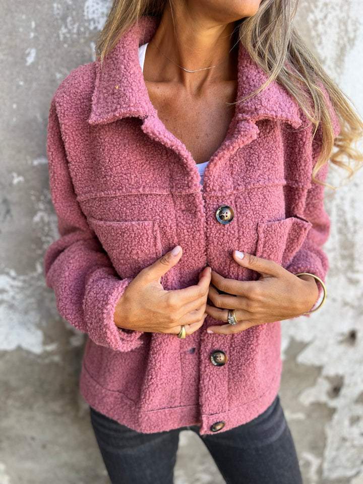 Manteau en laine d'agneau à simple boutonnage et revers