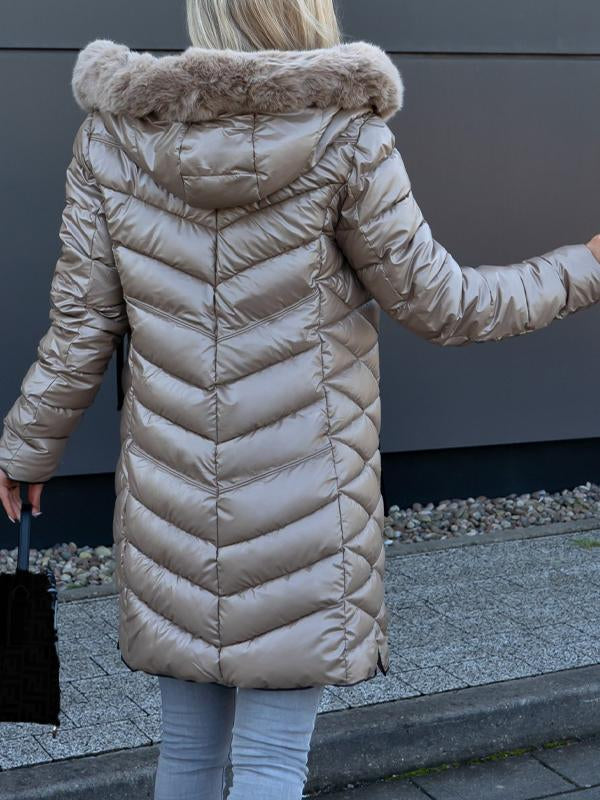 Manteau long en duvet avec capuche en fourrure